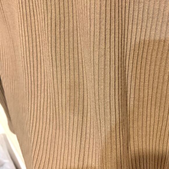 3/$15 Uniqlo Ribbed High Neck Long Sleeve Top in Brown / Tan - Picture 3 of 7